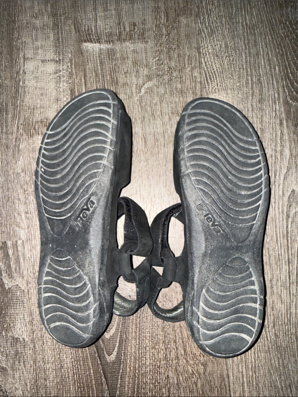 Teva Women's Black Open-Toe Hook and Loop Sandal sz 10 vintage suede w/ shoe pad - Picture 3 of 6